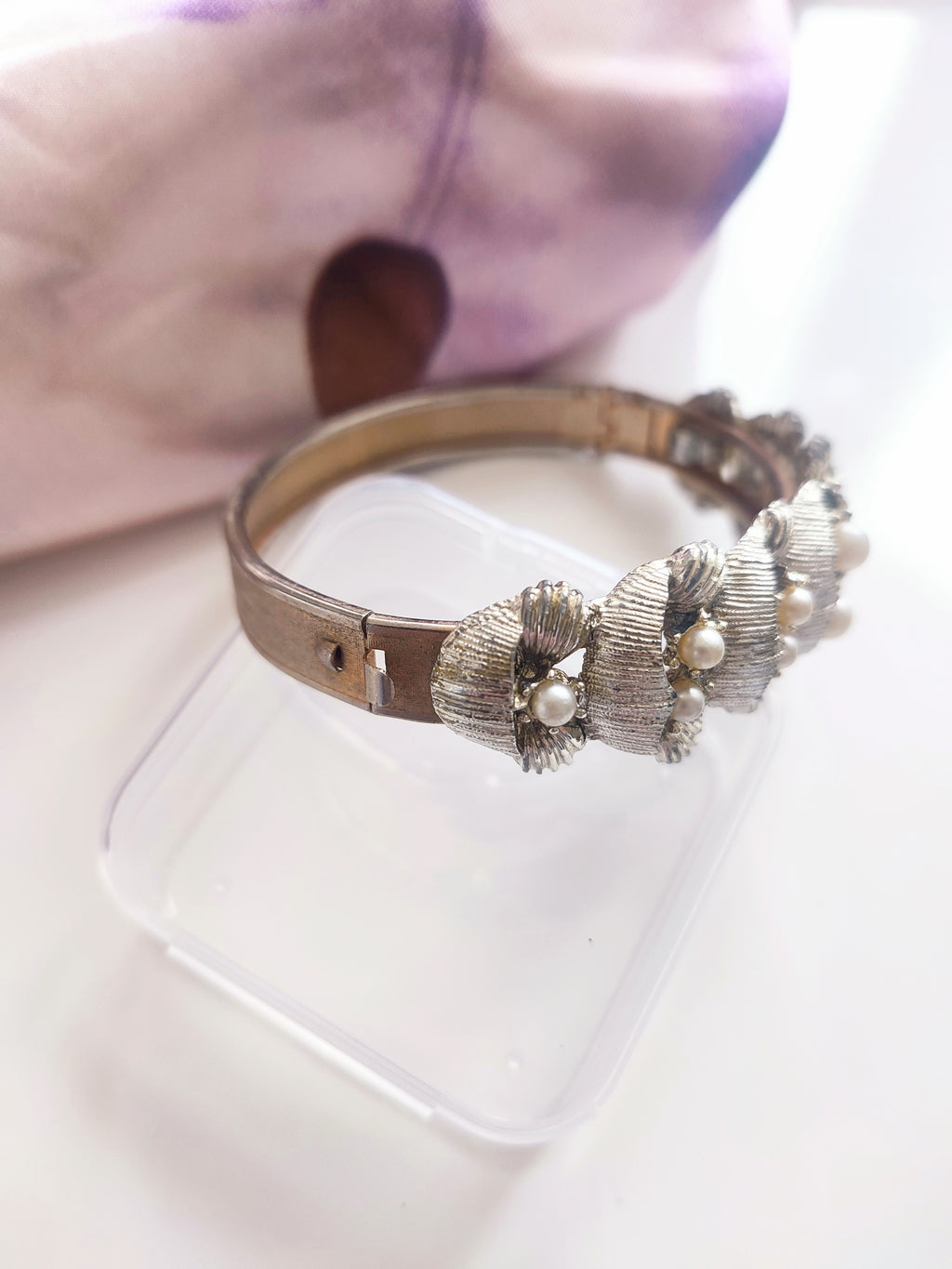 Vintage bangle bracelet with faux pearls Trifari style