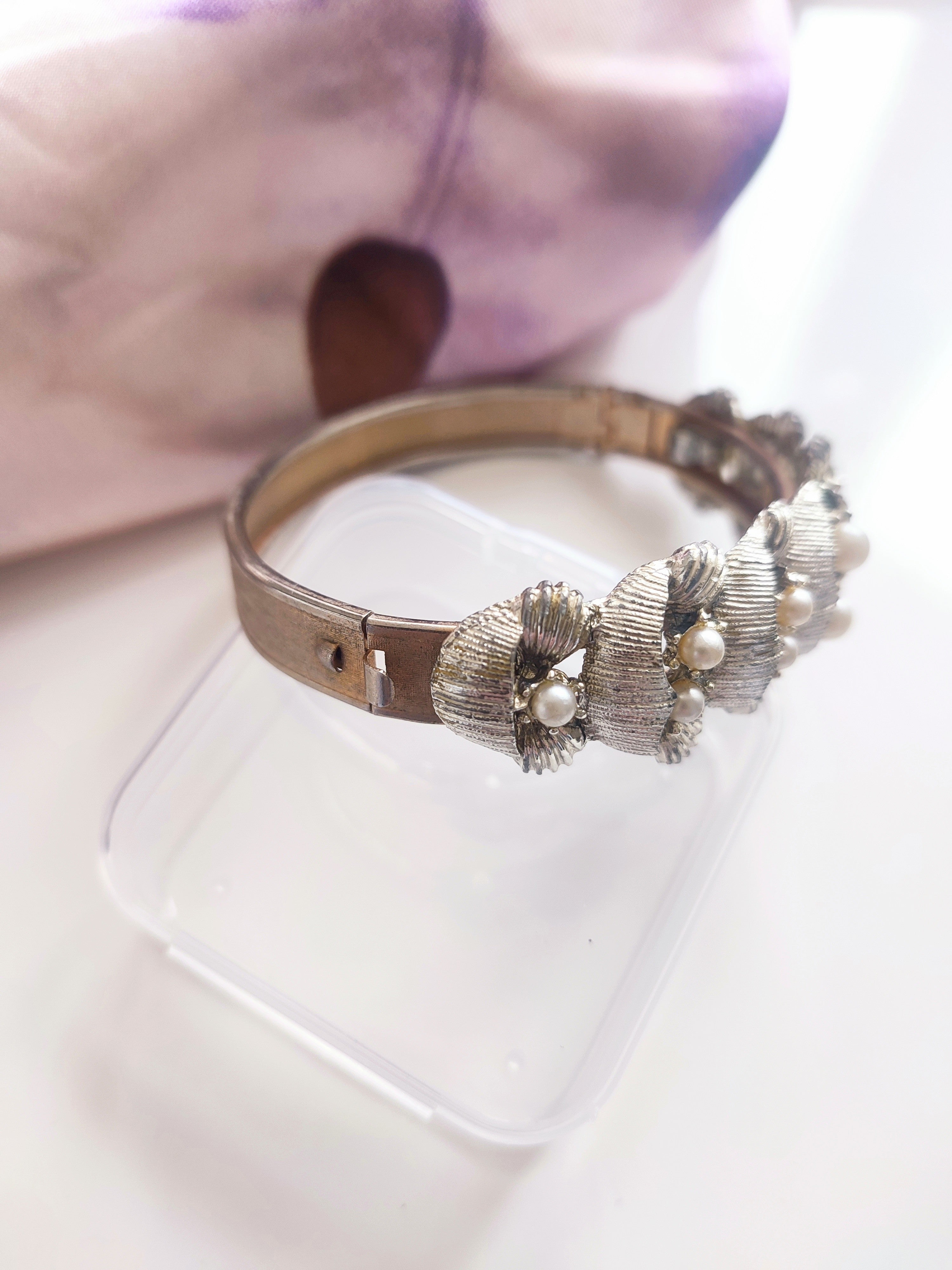 Vintage bangle bracelet with faux pearls Trifari style