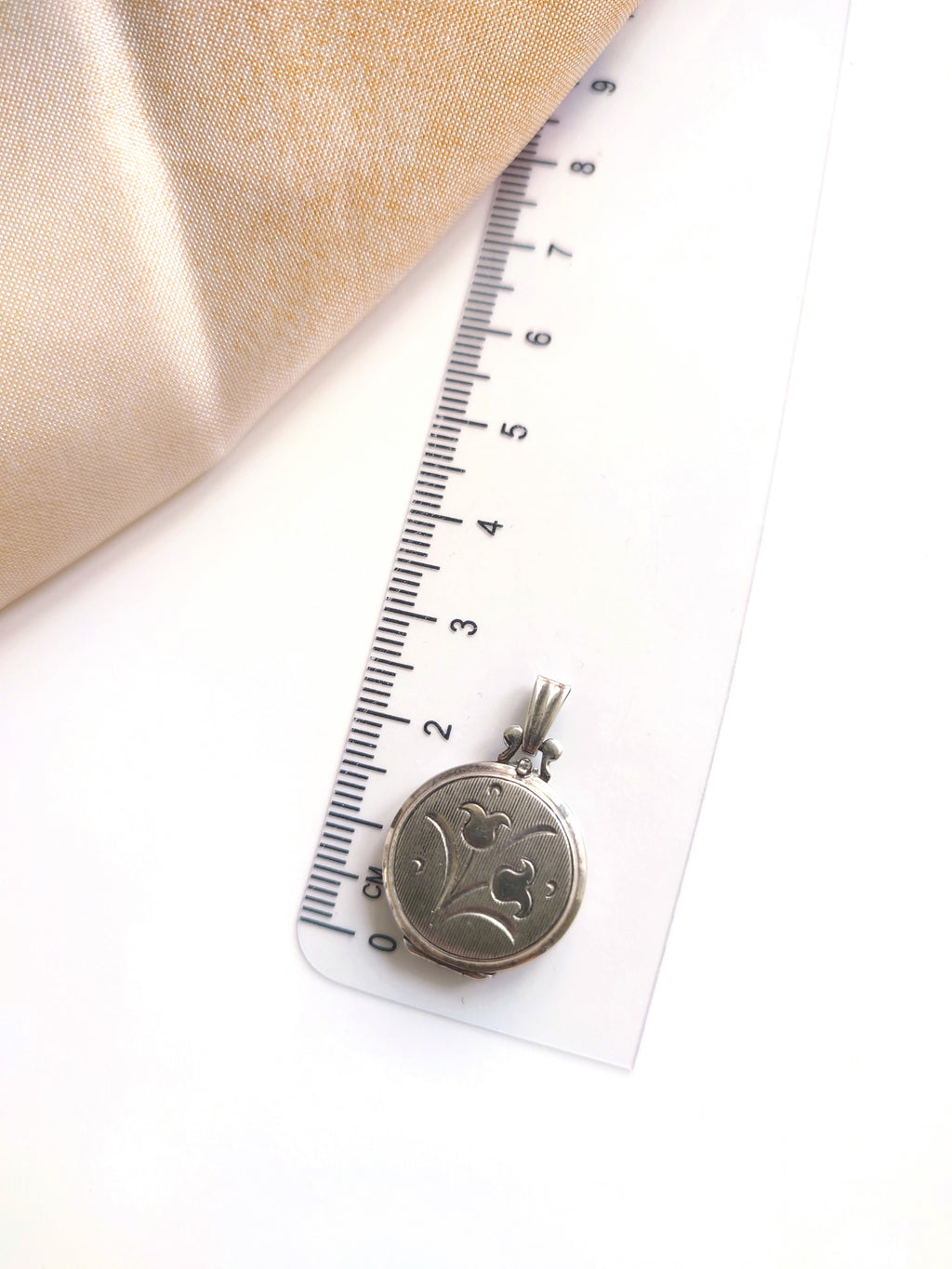Vintage Photo Locket Pendant Kordes And Litchenfels Tulips