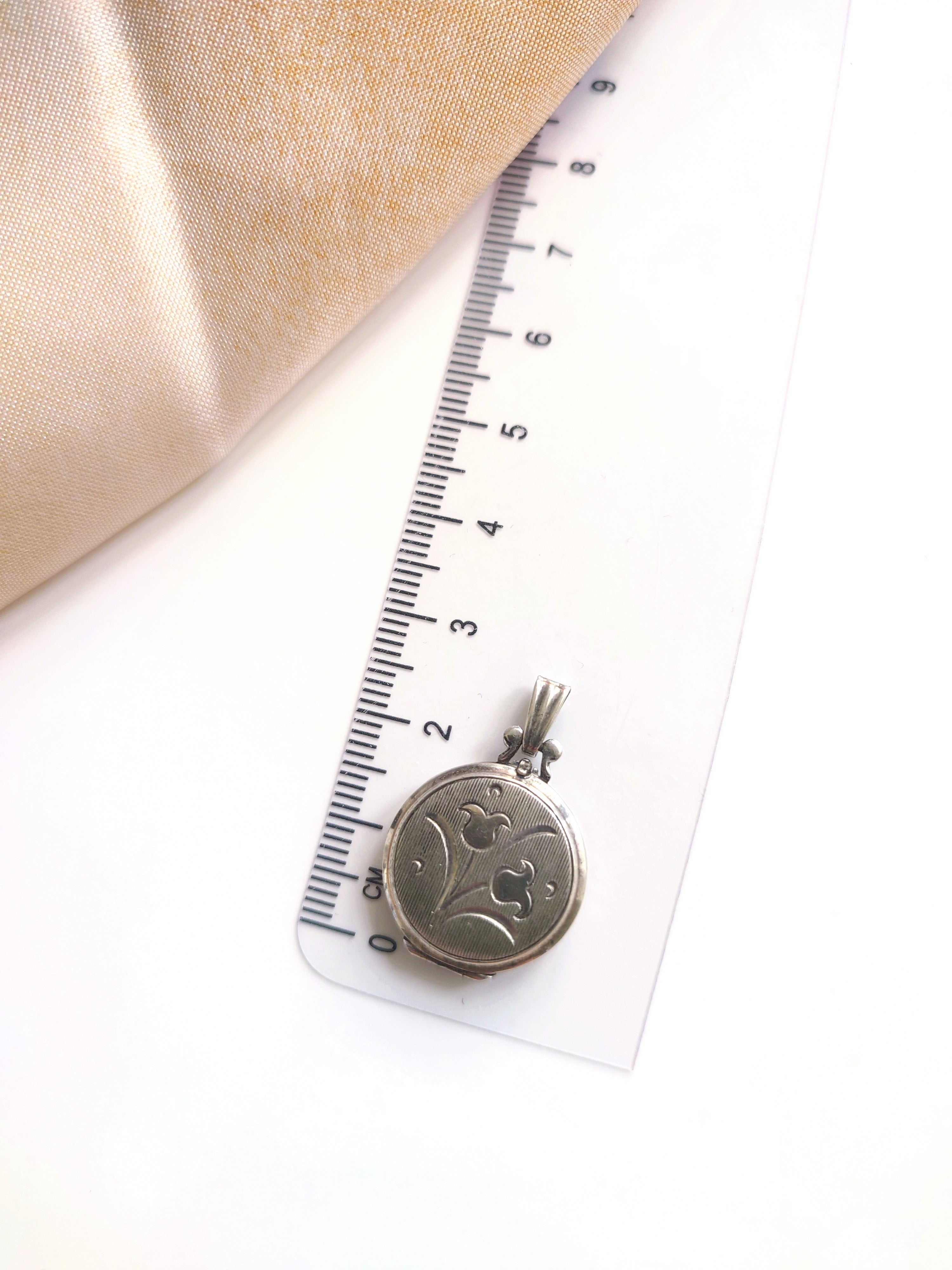 Vintage Photo Locket Pendant Kordes And Litchenfels Tulips