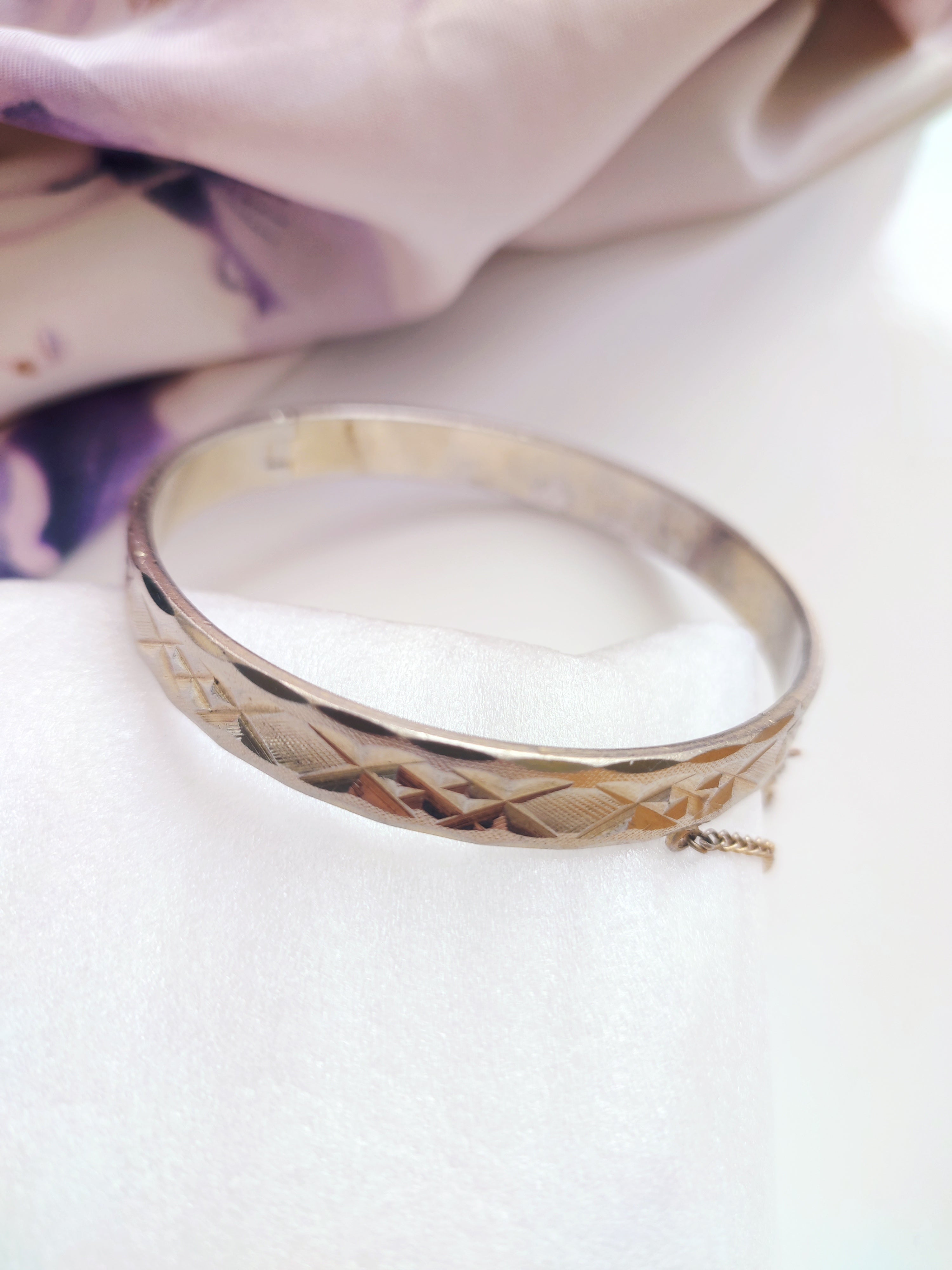 Vintage rolled gold 18k bangle bracelet diamond patterned