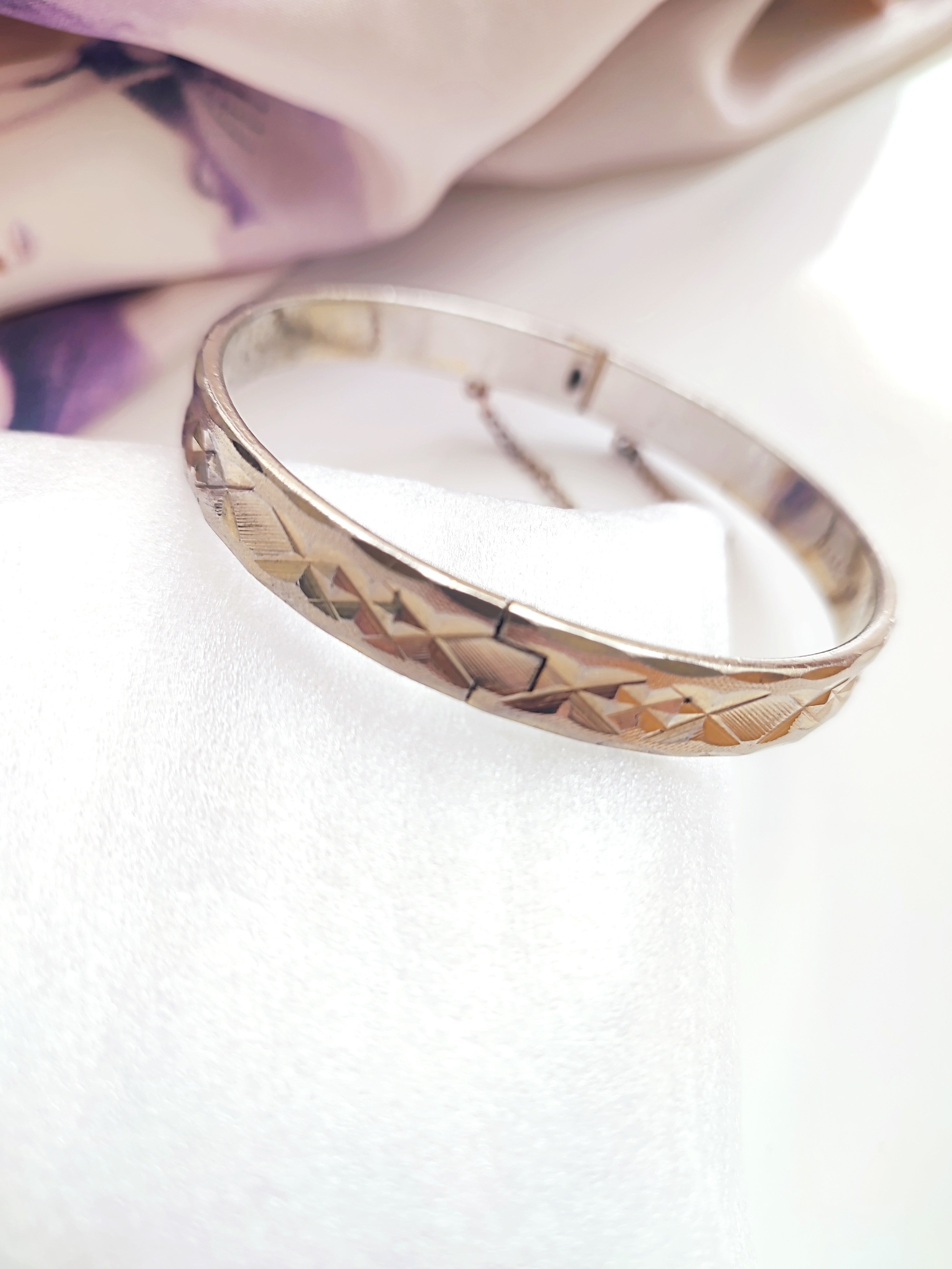 Vintage rolled gold 18k bangle bracelet diamond patterned