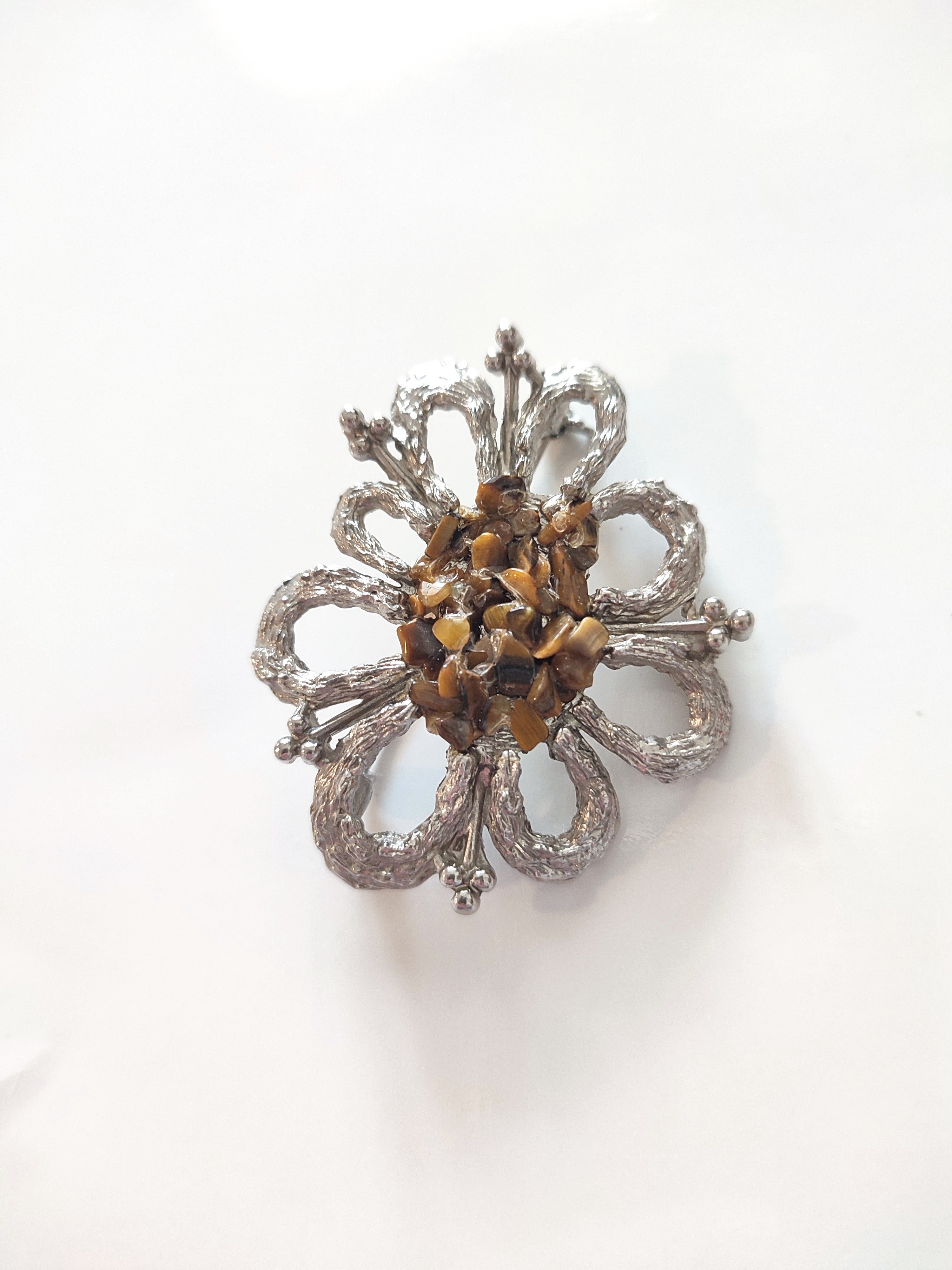 Exquisite brooch with tigereye stones