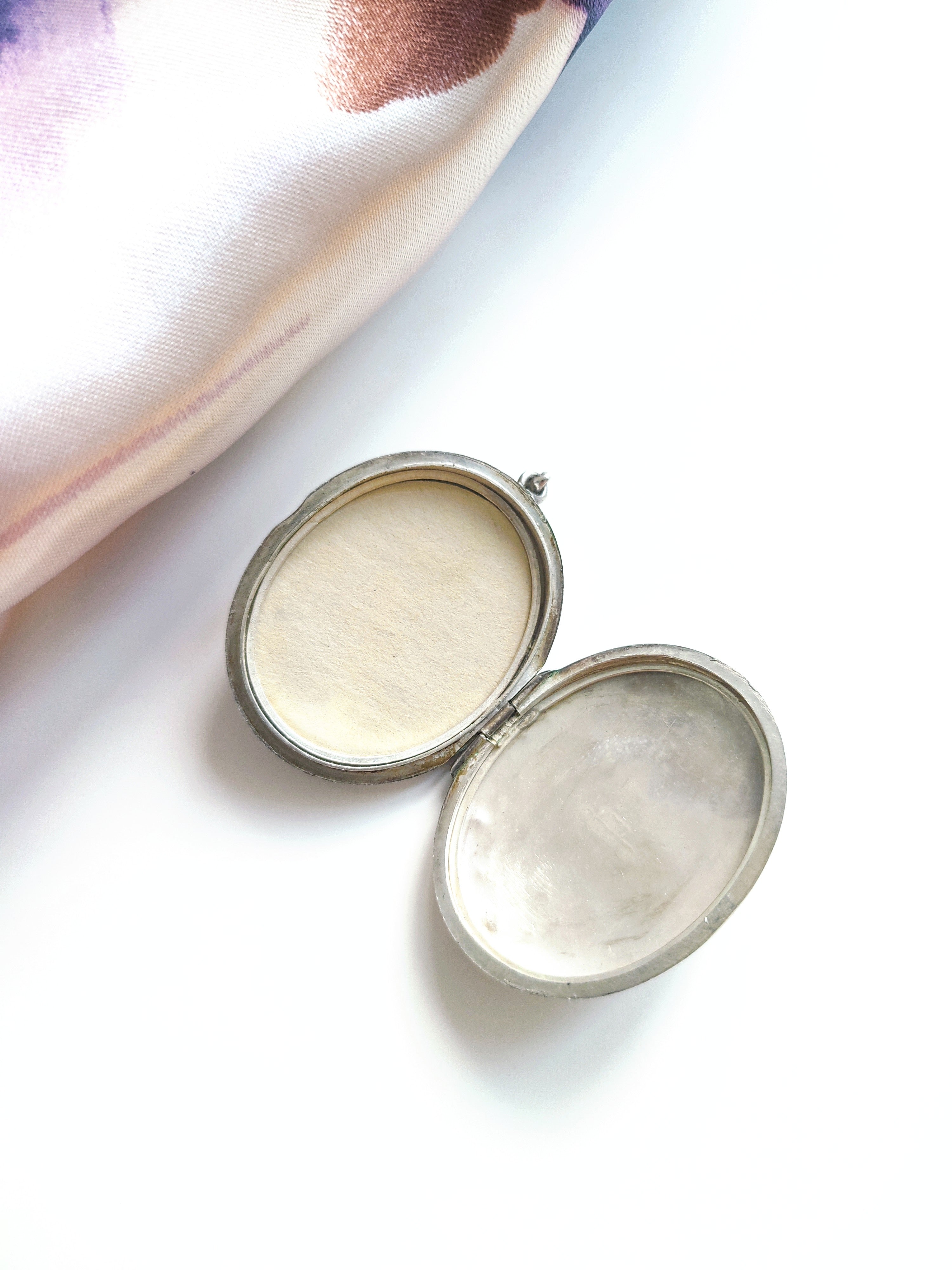 Vintage silver photo locket Birmingham Swan 1979