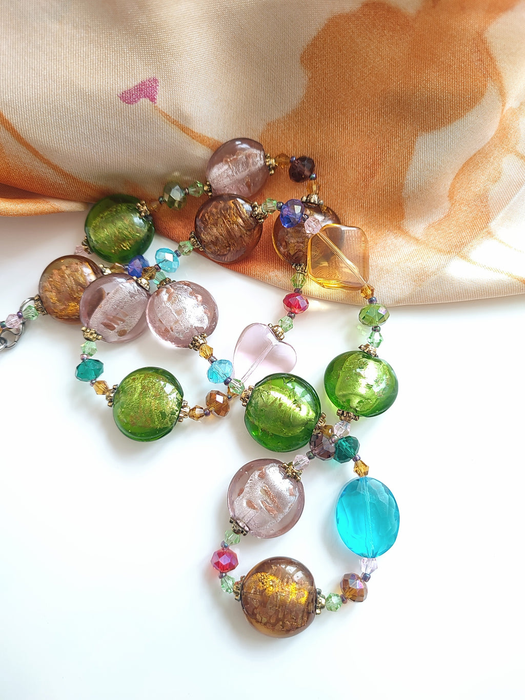 Colourful glass bead necklace gold Foil