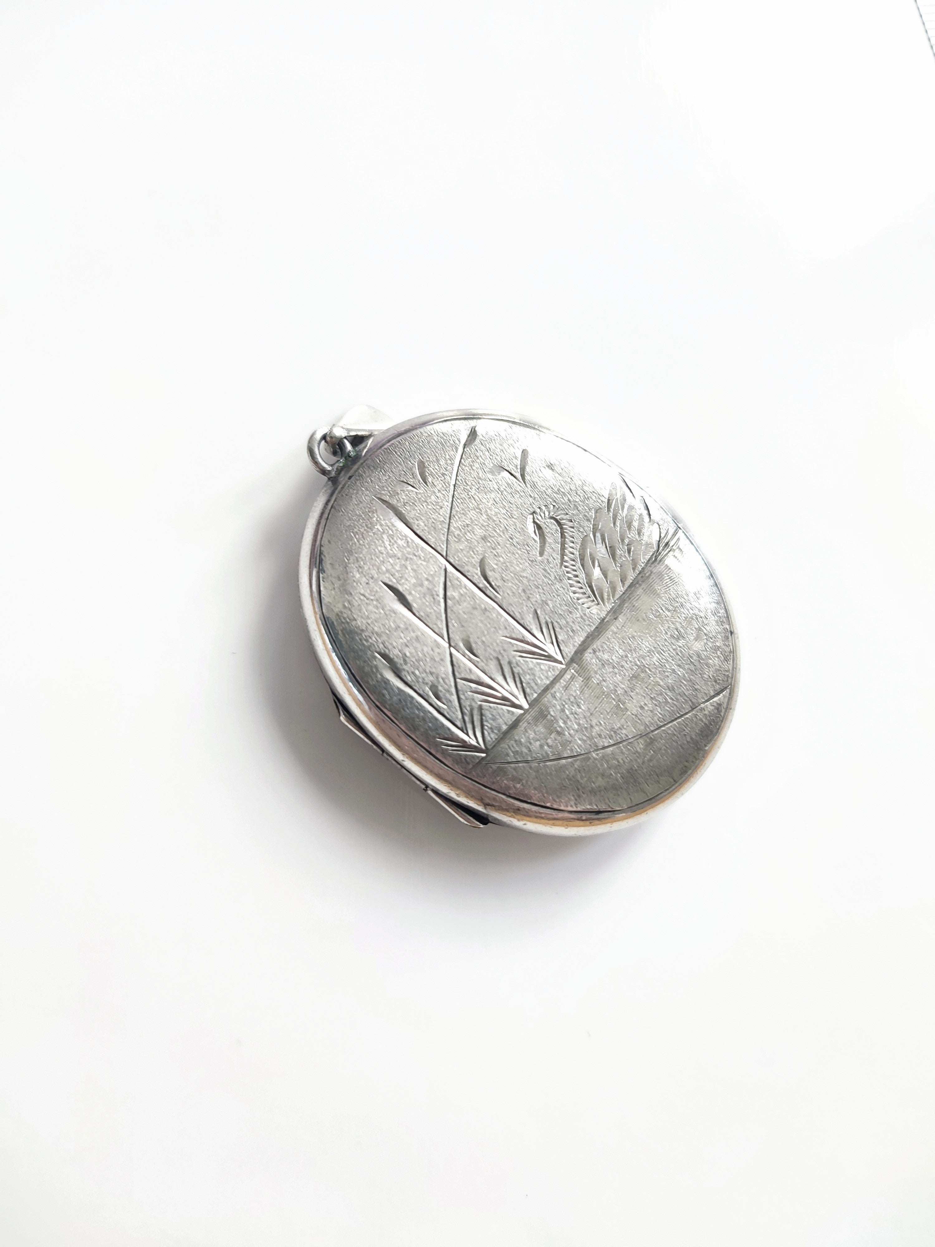 Vintage silver photo locket Birmingham Swan 1979