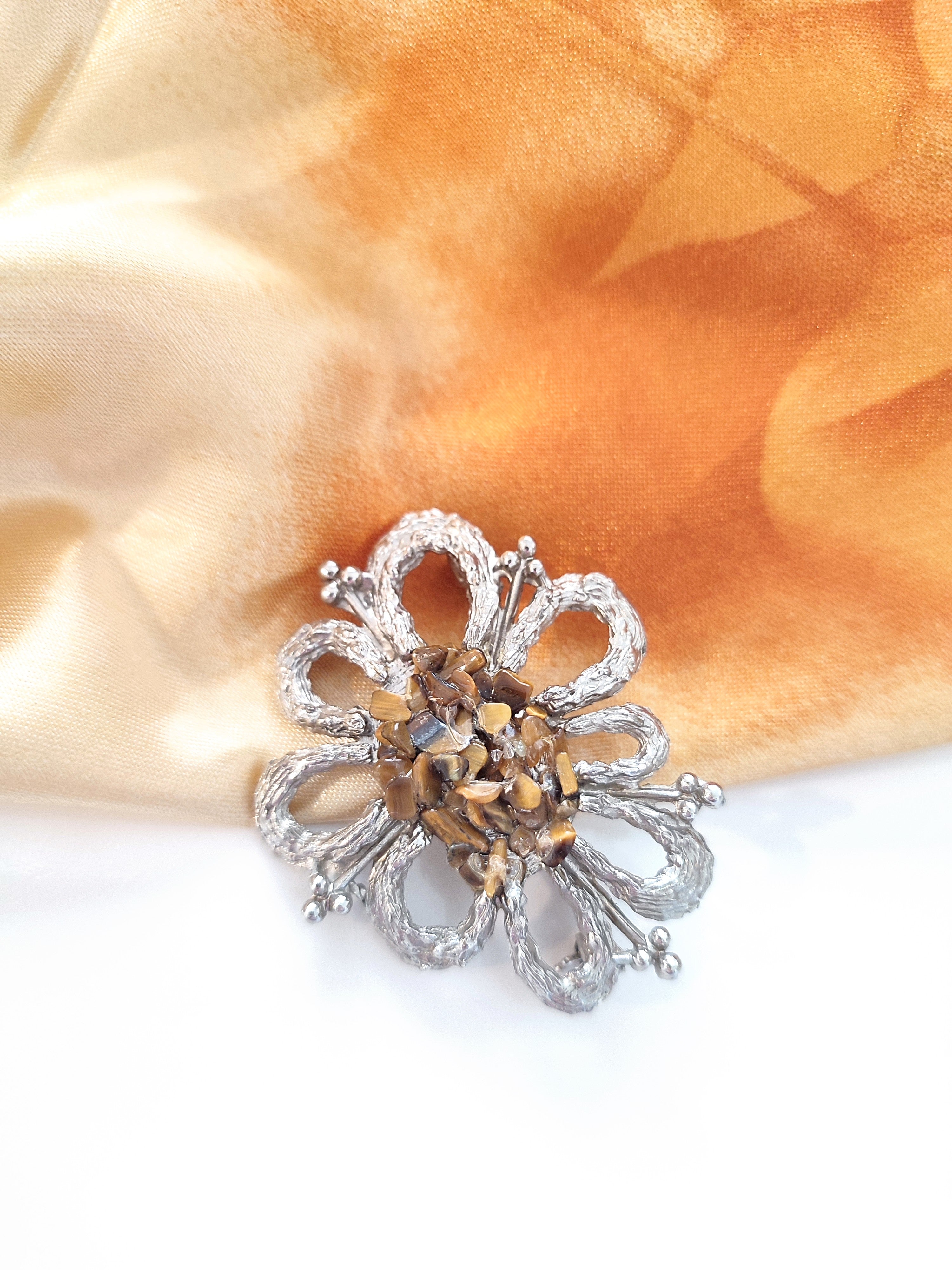 Exquisite brooch with tigereye stones