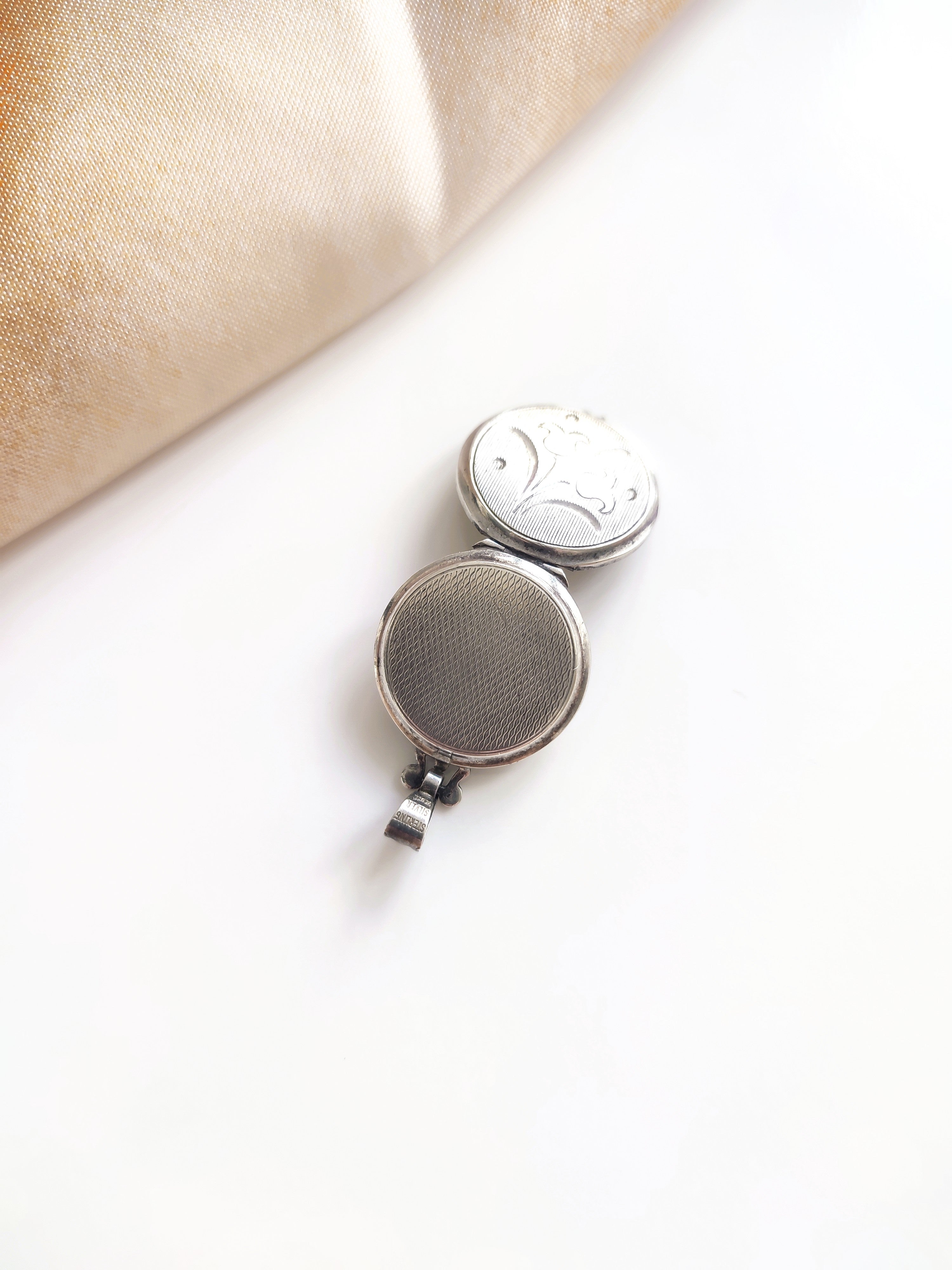 Vintage Photo Locket Pendant Kordes And Litchenfels Tulips