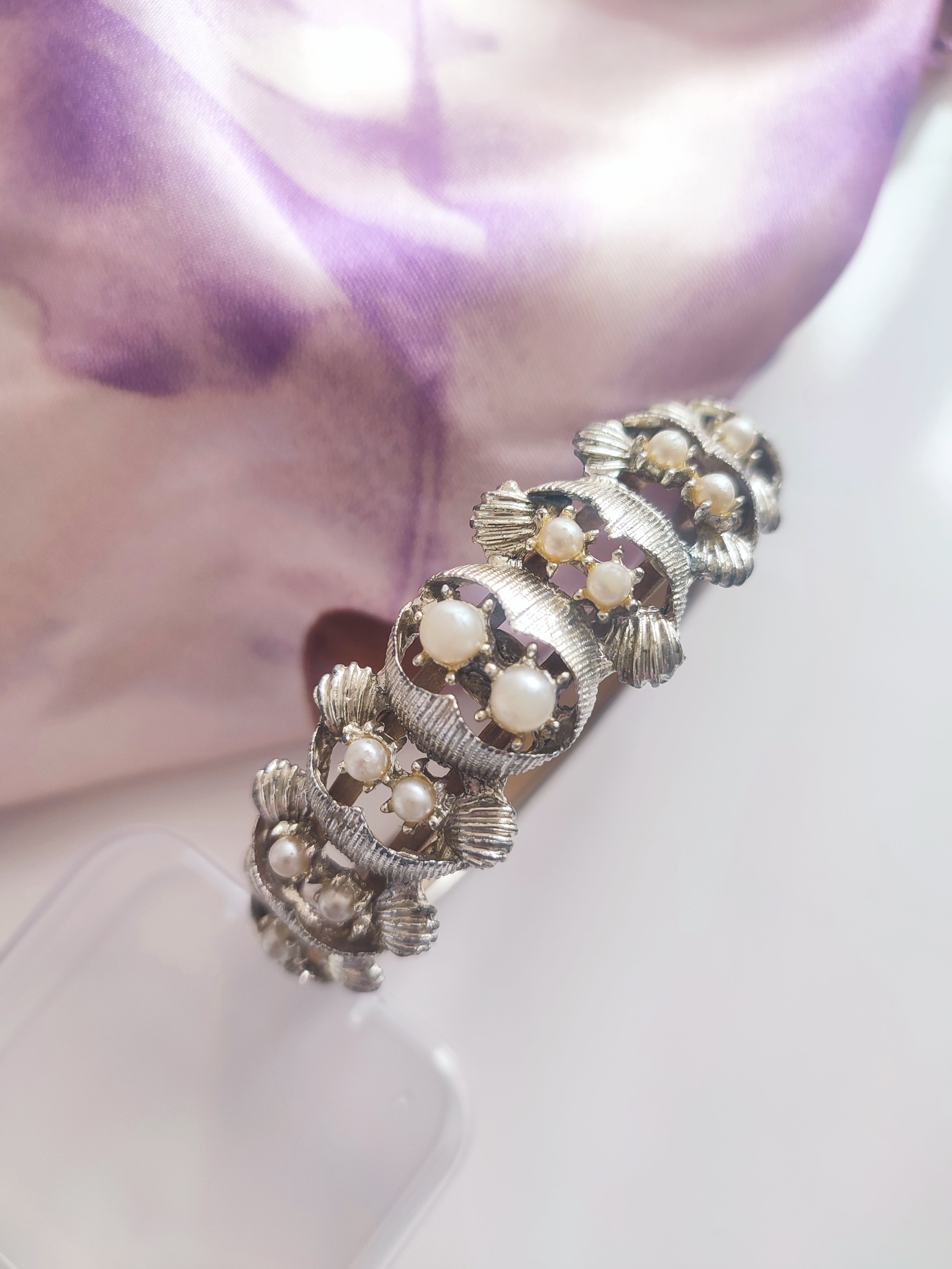 Vintage bangle bracelet with faux pearls Trifari style