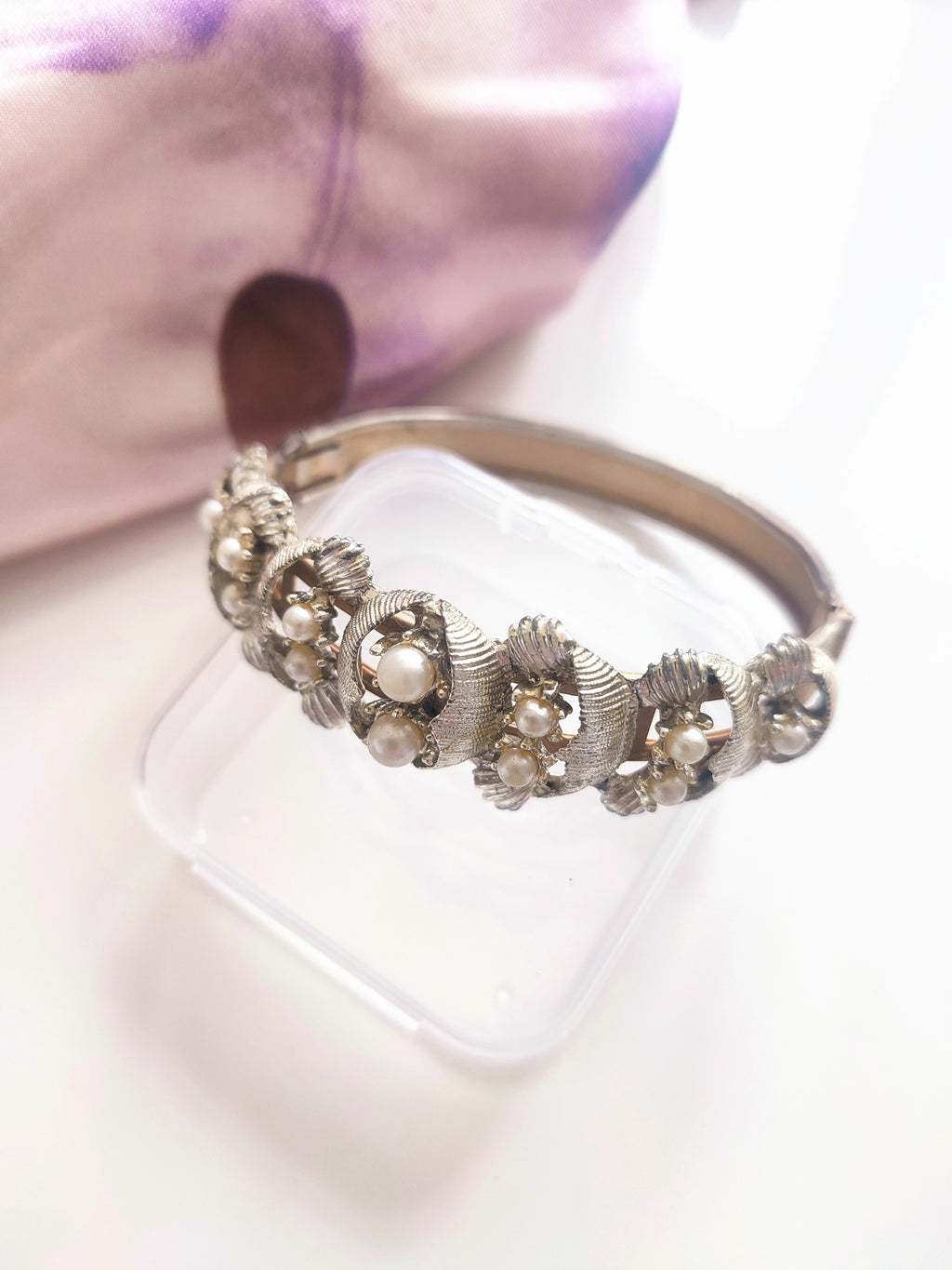 Vintage bangle bracelet with faux pearls Trifari style