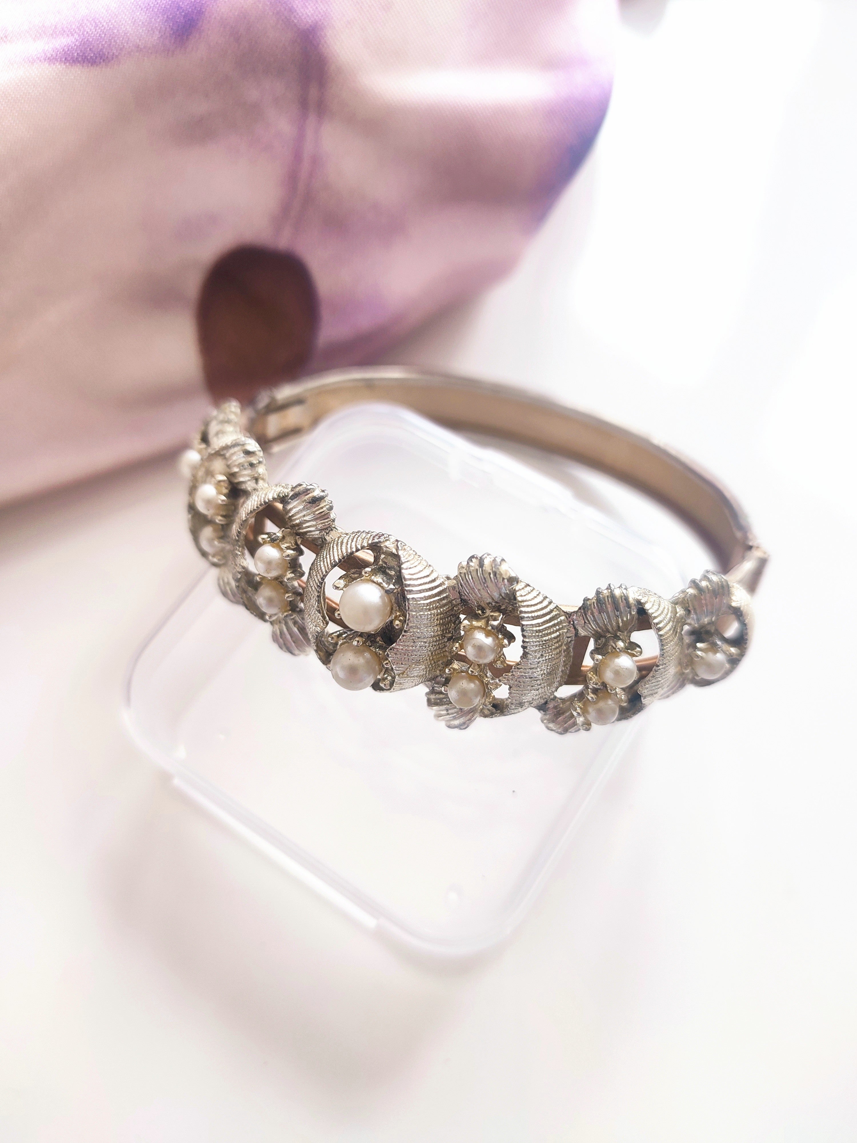 Vintage bangle bracelet with faux pearls Trifari style