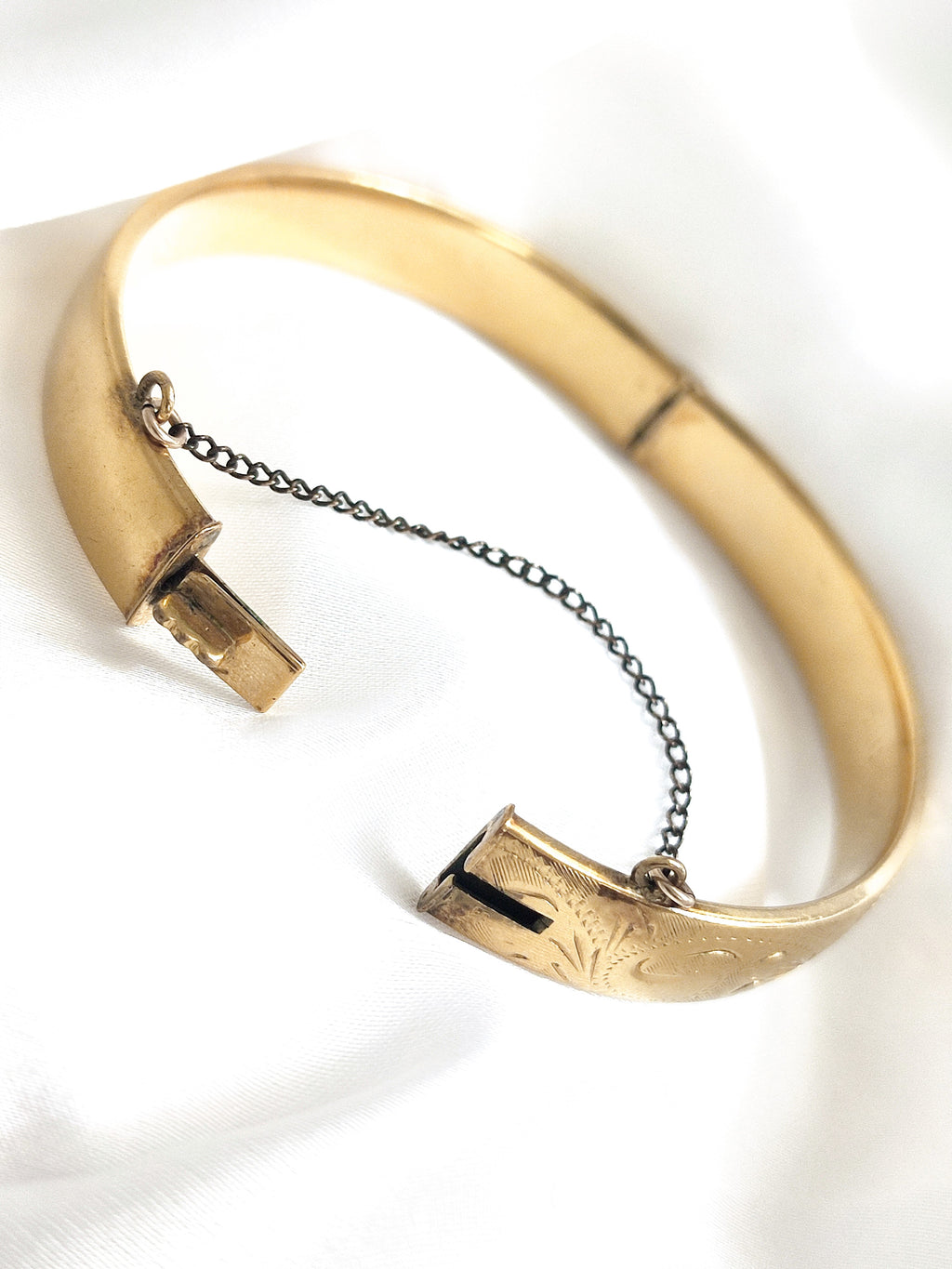 Gold rolled bangle with etched floral design