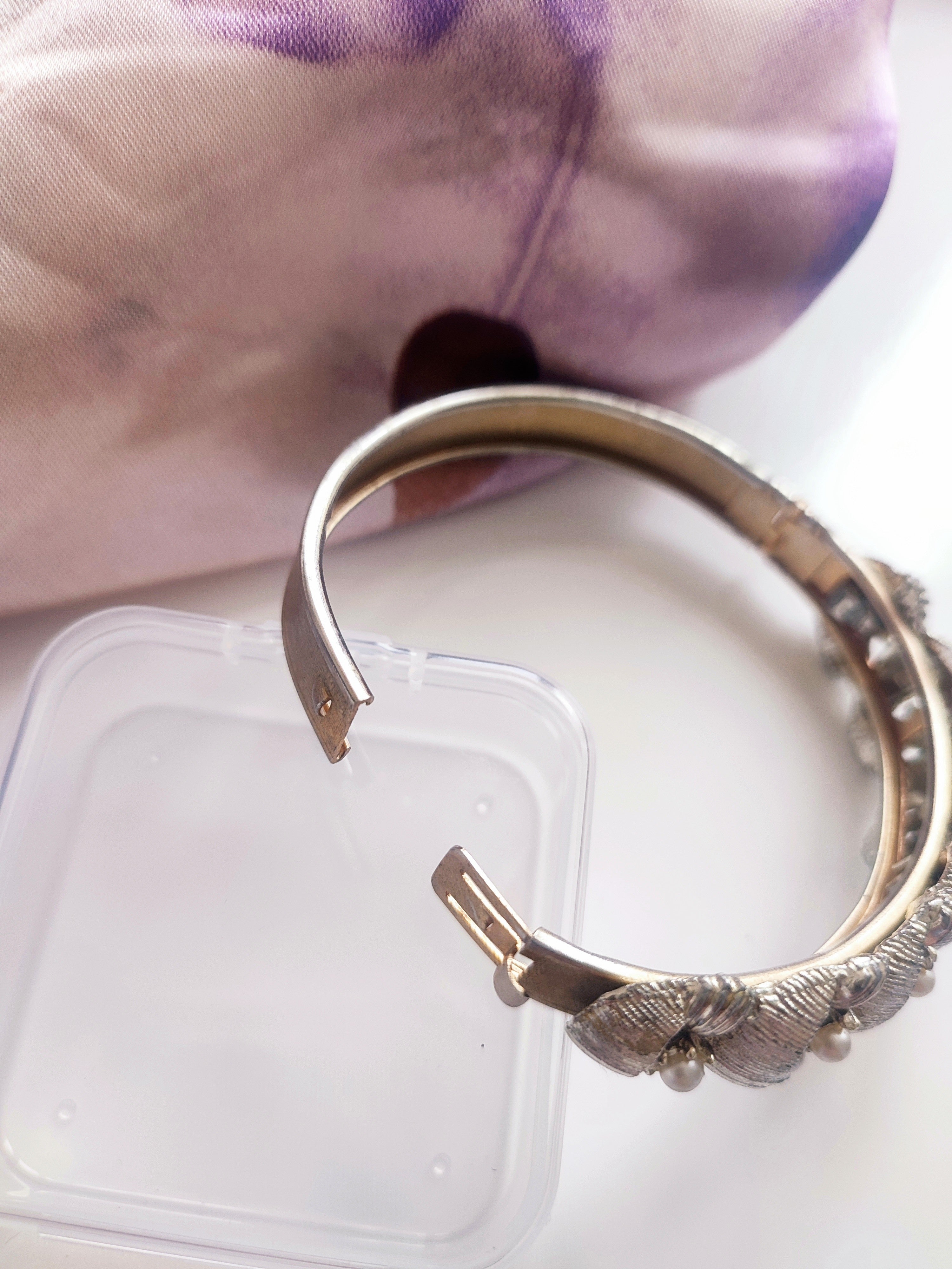 Vintage bangle bracelet with faux pearls Trifari style