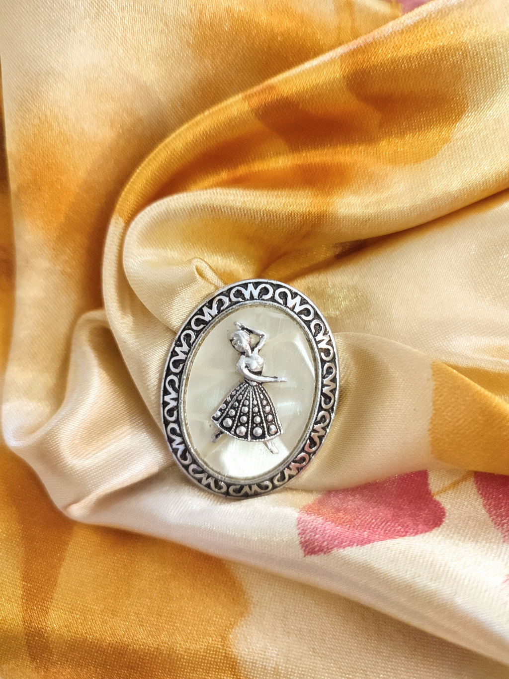 Ballerina vintage scarf clip 1960 faux mother of pearl