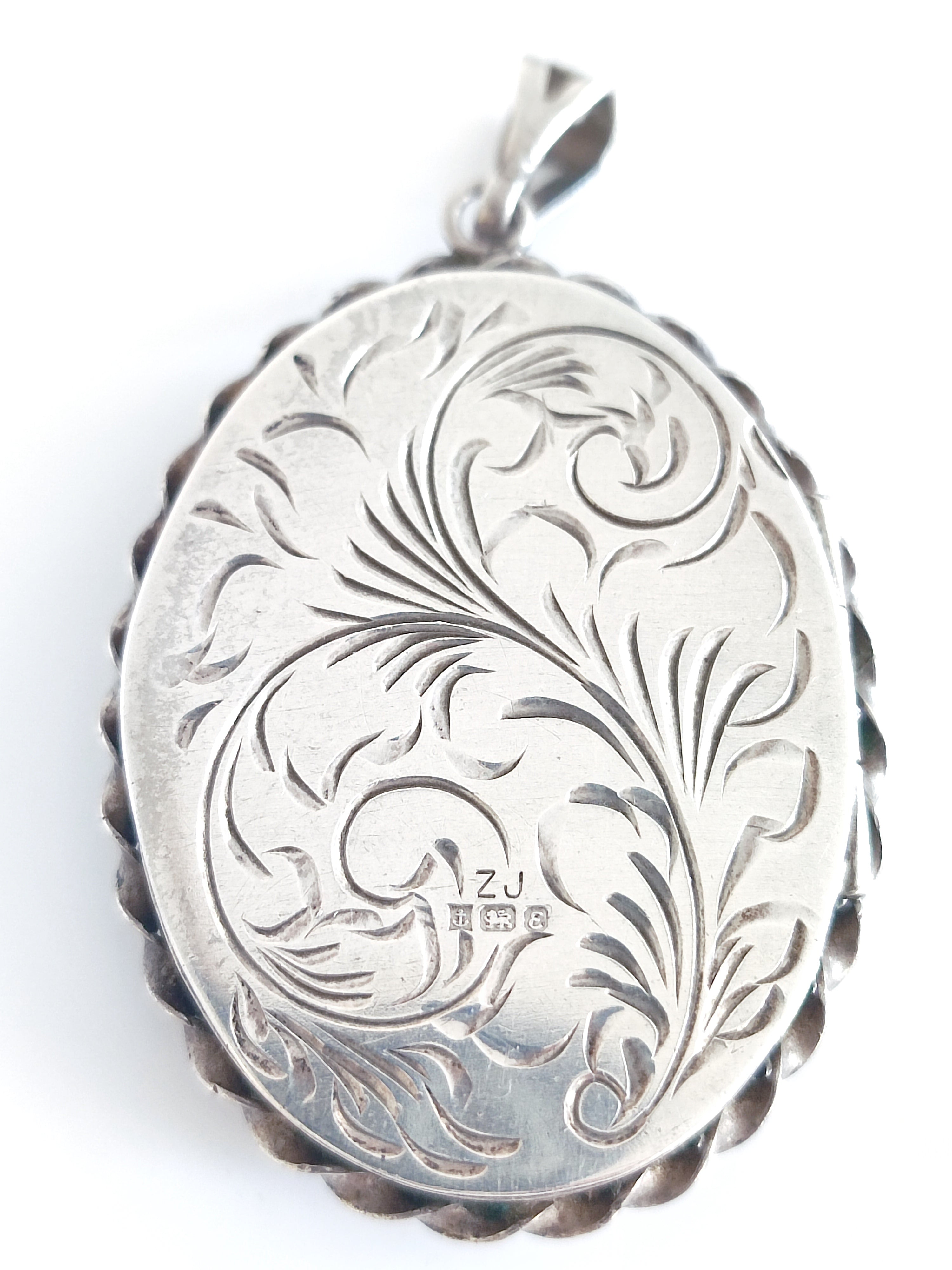 Large Victorian vintage silver locket