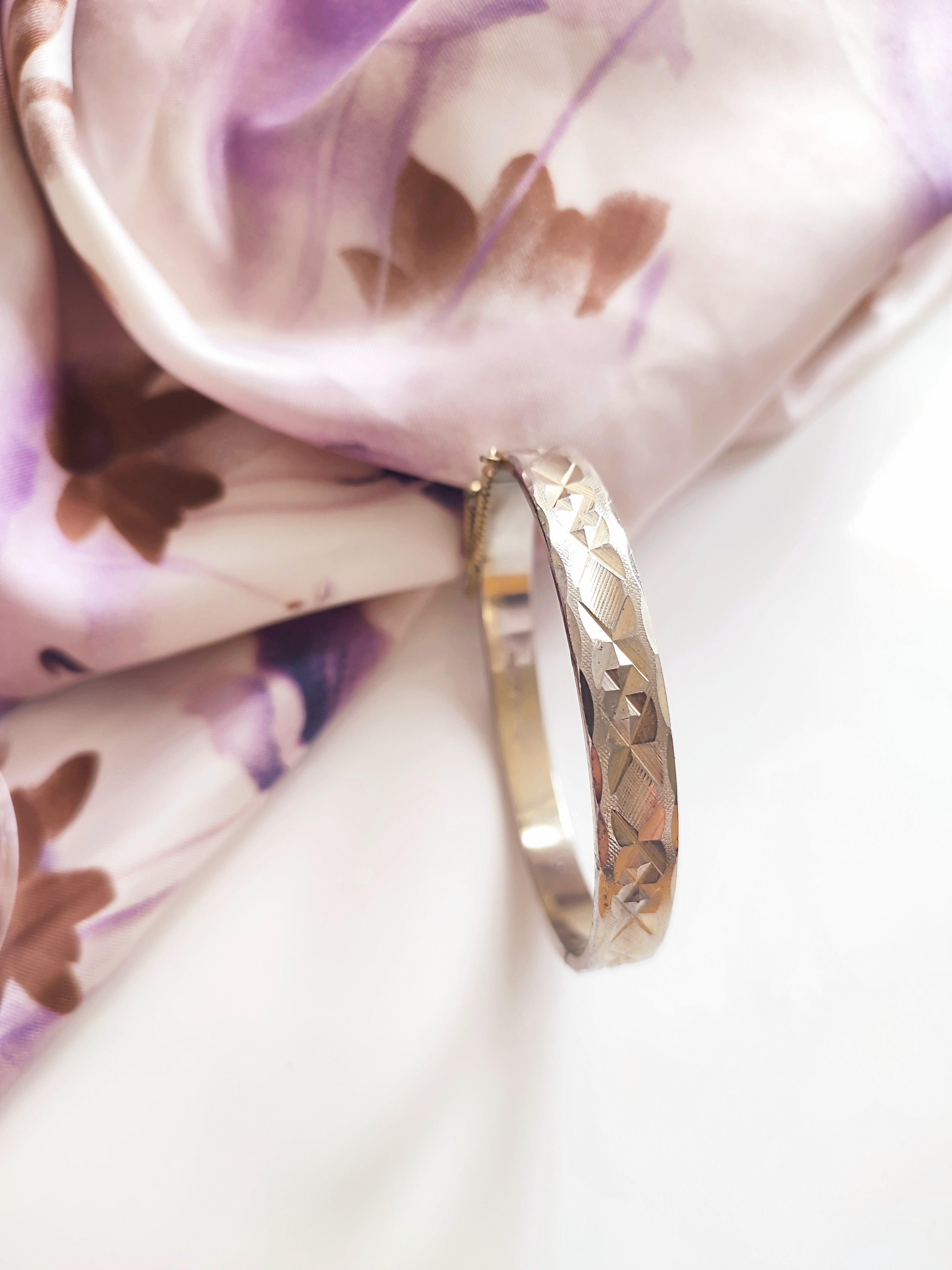 Vintage rolled gold 18k bangle bracelet diamond patterned