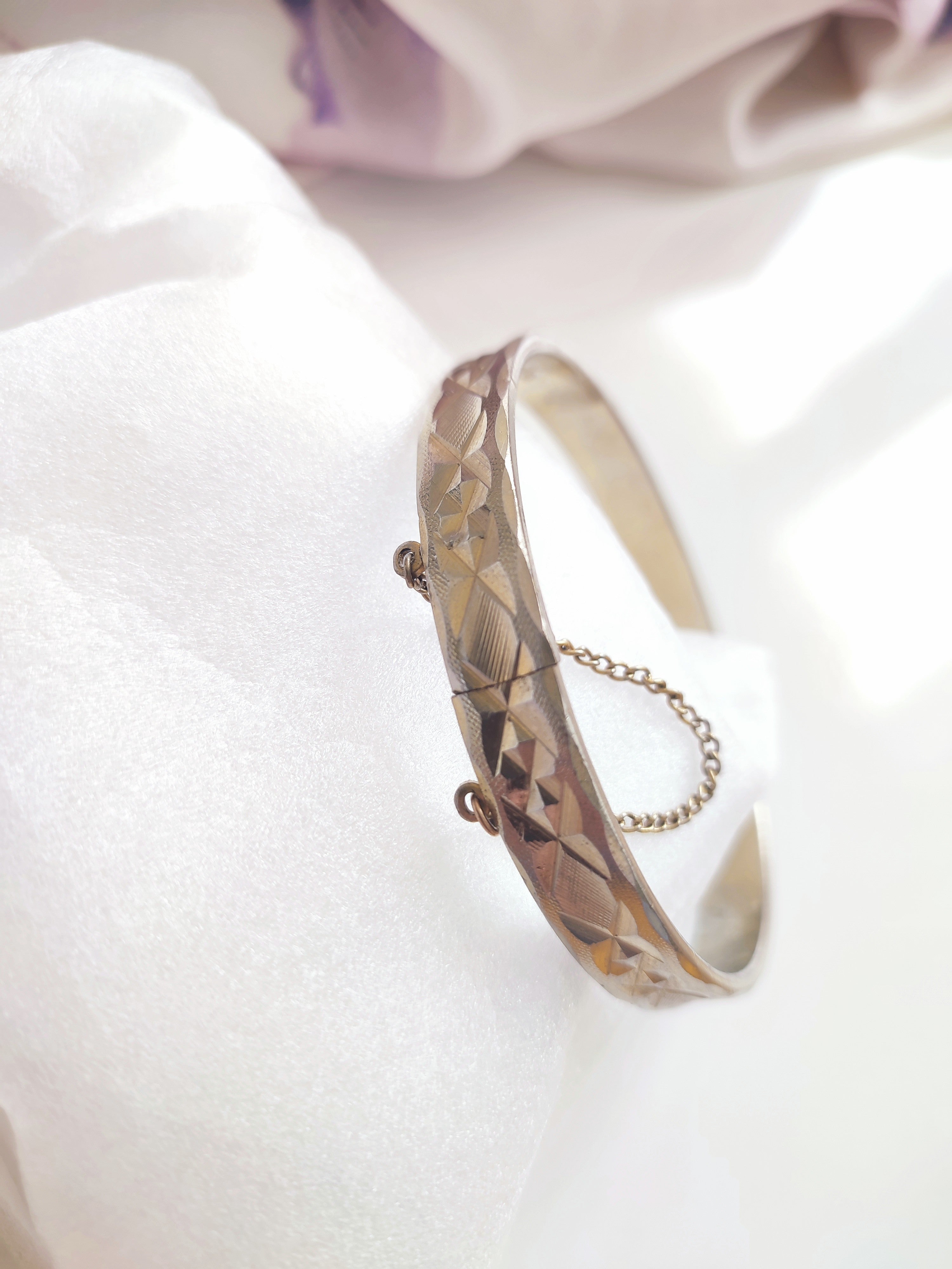 Vintage rolled gold 18k bangle bracelet diamond patterned