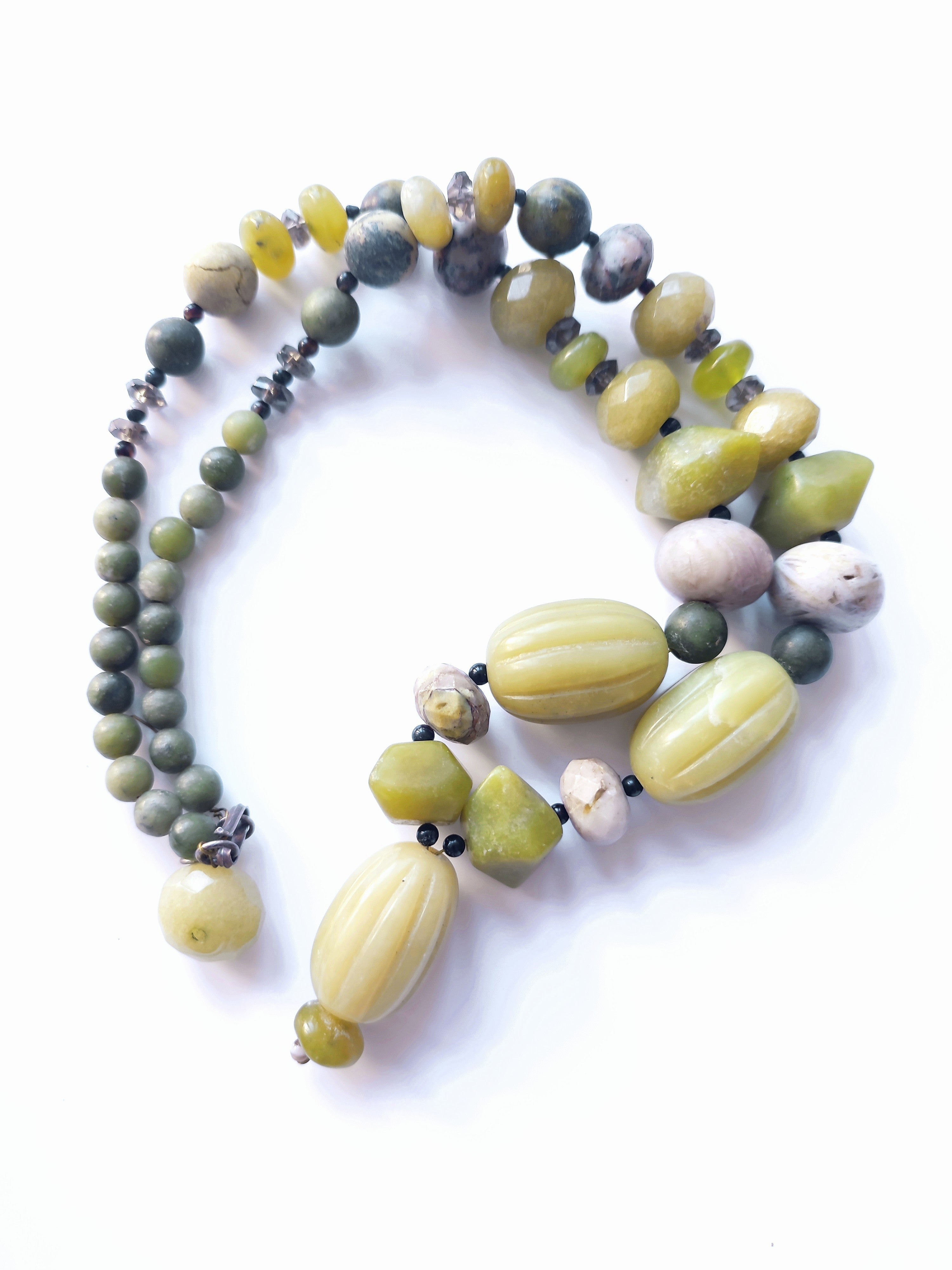 Serpentine, nephrite and new jade vintage bead necklace