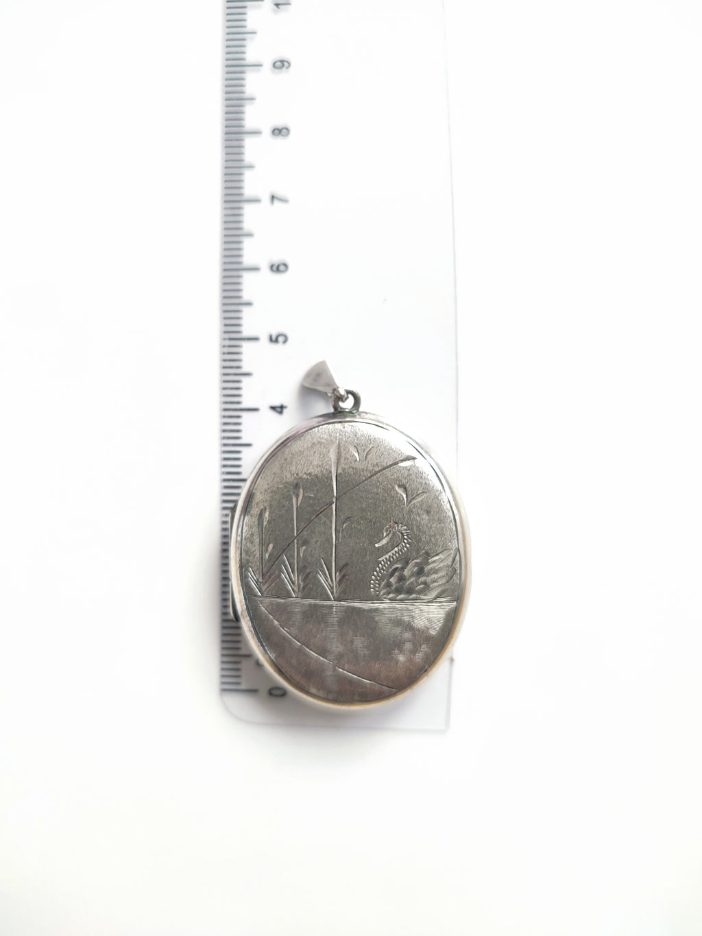 Vintage silver photo locket Birmingham Swan 1979