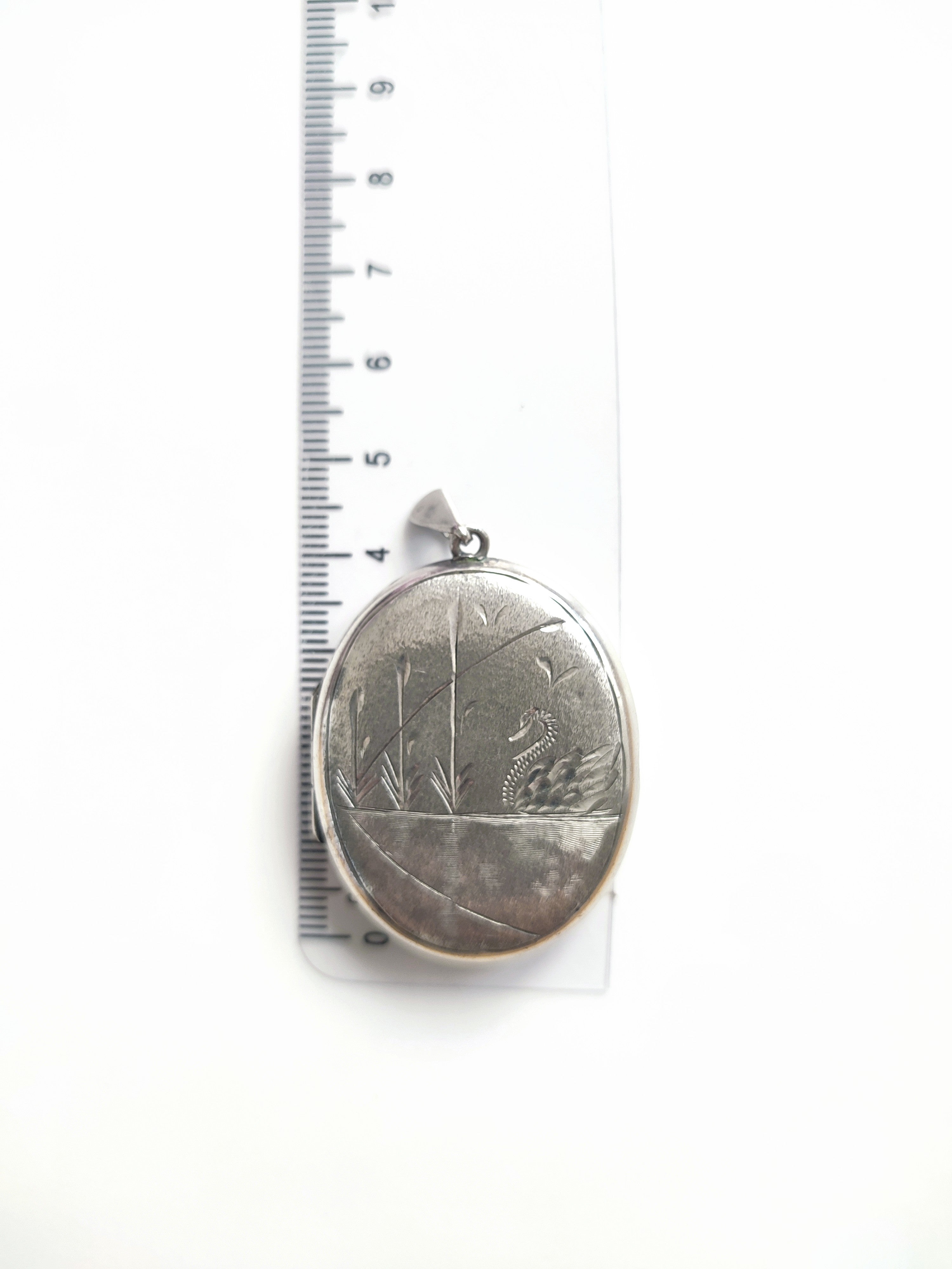 Vintage silver photo locket Birmingham Swan 1979